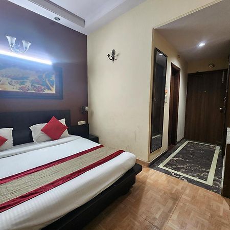 Hotel Mid Town 德里 外观 照片